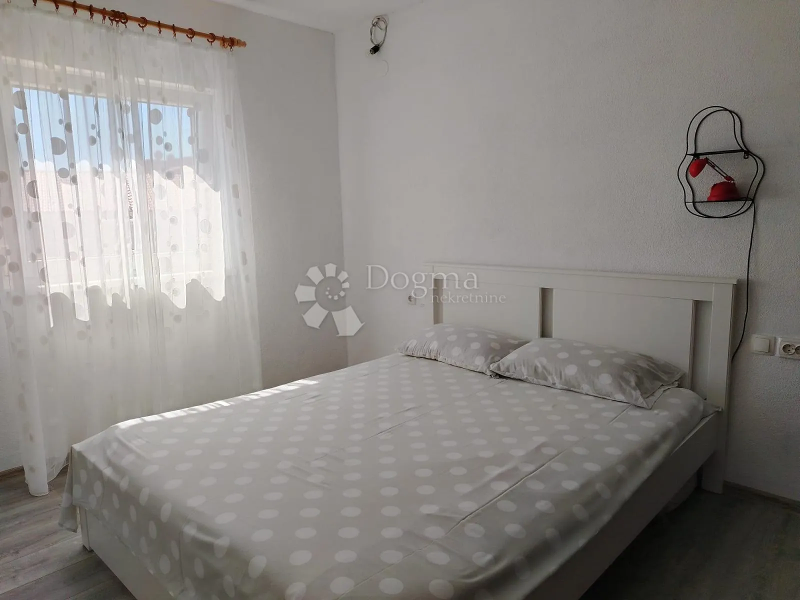samostojeća kuća s dvorištem, samo 80 metara od mora - slika 24