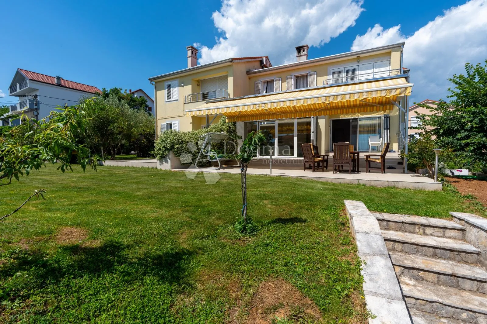 srdoči-240m2 više parkirna mjesta,okućnice 931m2 - slika 30