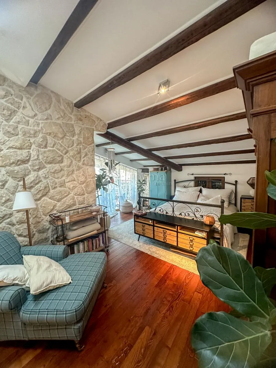 prekrasno obnovljena kamena kuća u srcu šibenika, 151 m² - slika 6
