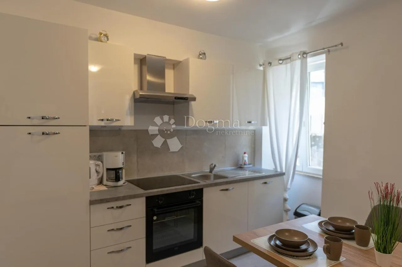 rovinj, centar – elegantan jednosoban stan u kamenoj zgradi, 200m od mora - slika 4