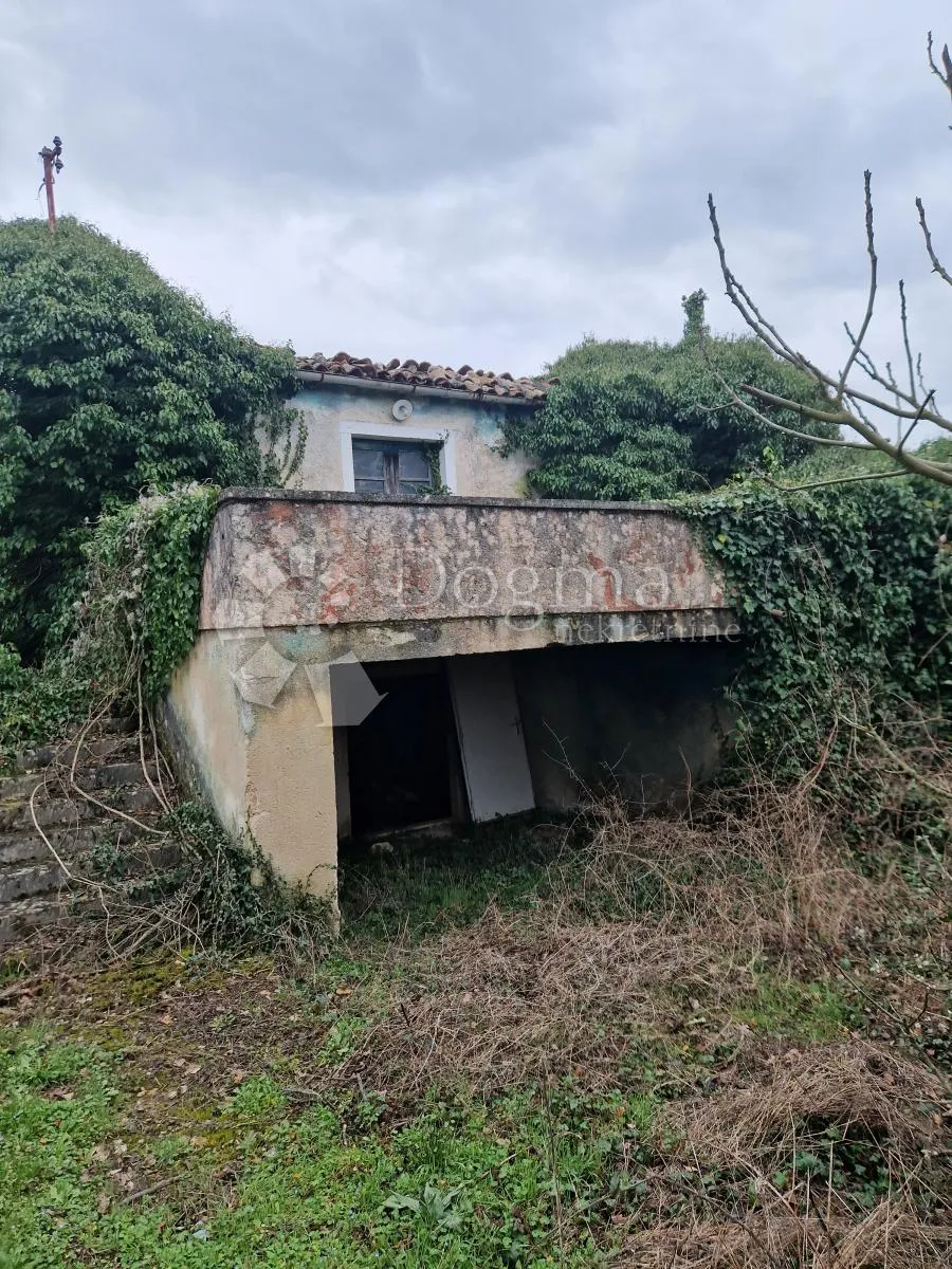pićan, okolica, dvije kamene kuće - slika 3