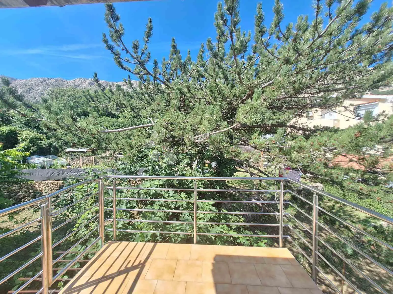 samostojeća kuća sa 3 apartmana - slika 4
