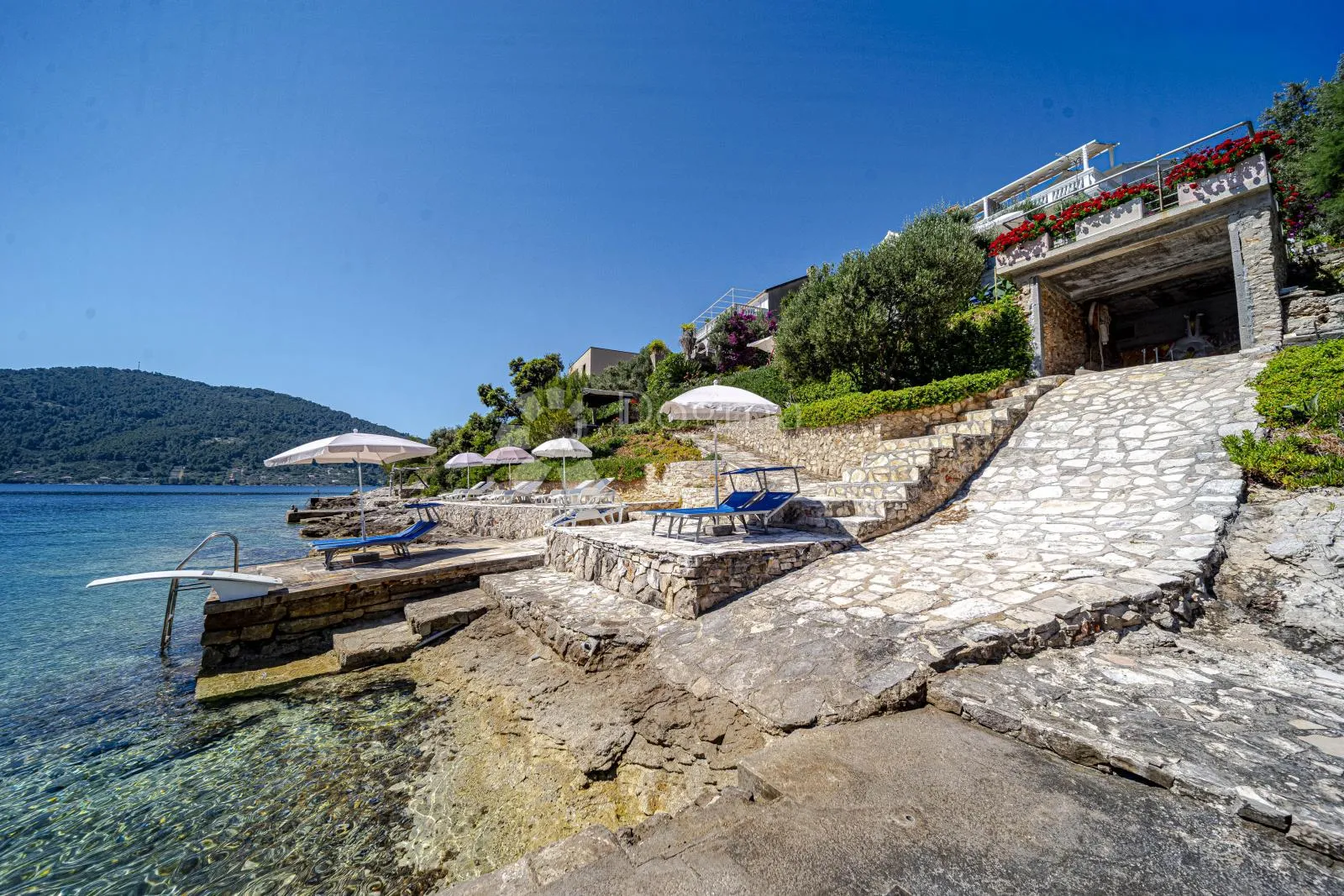 prvi red do mora: samoodrživa apartmanska vila s uhodanim poslovanjem – vela luka, korčula - slika 78