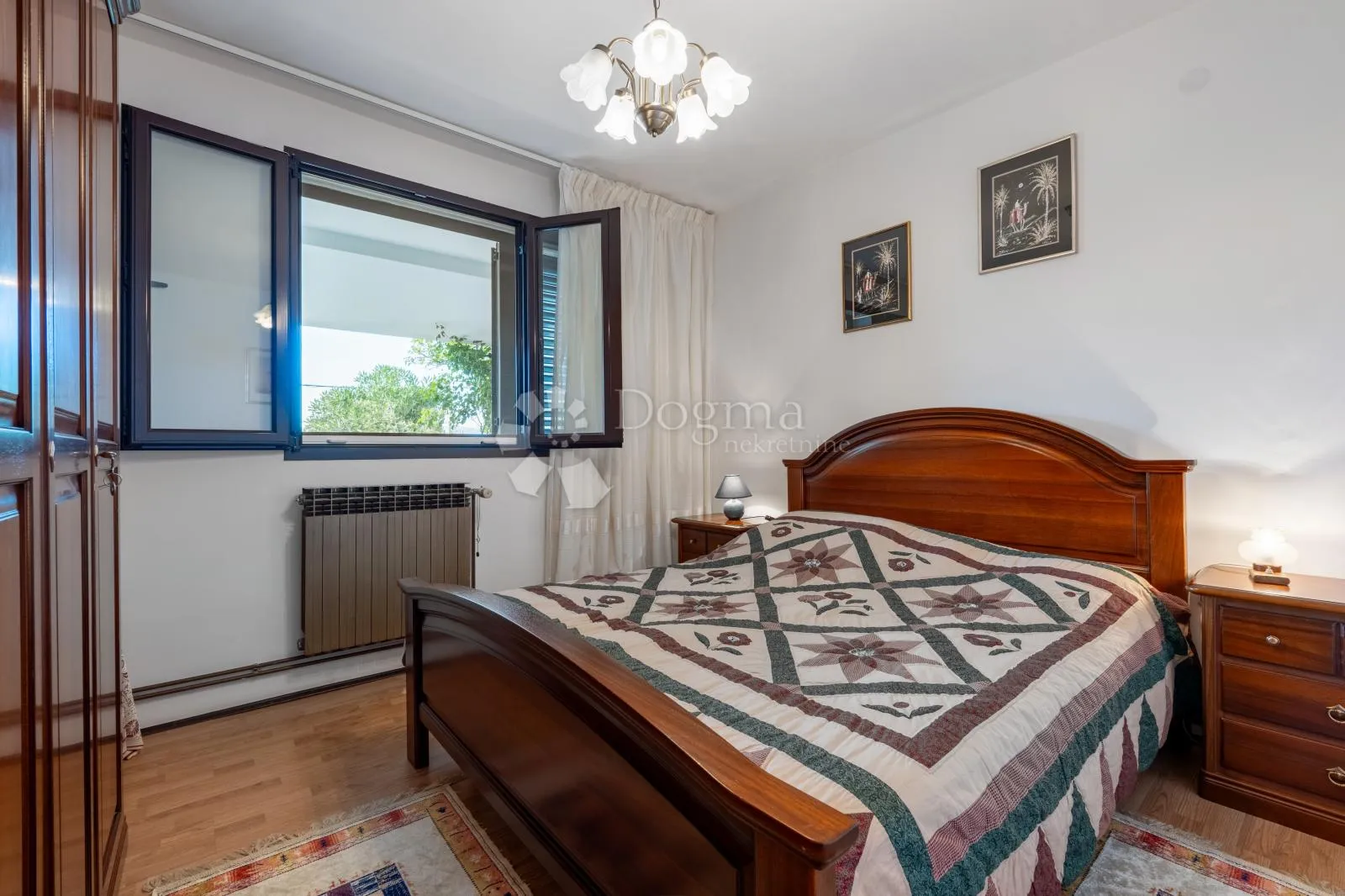 kuća sa tri velika stana blizu mora - slika 42