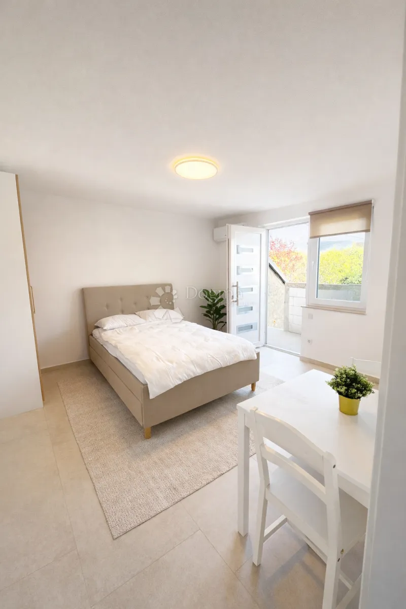 stan 690 € – sve uključeno (režije + internet) - slika 7