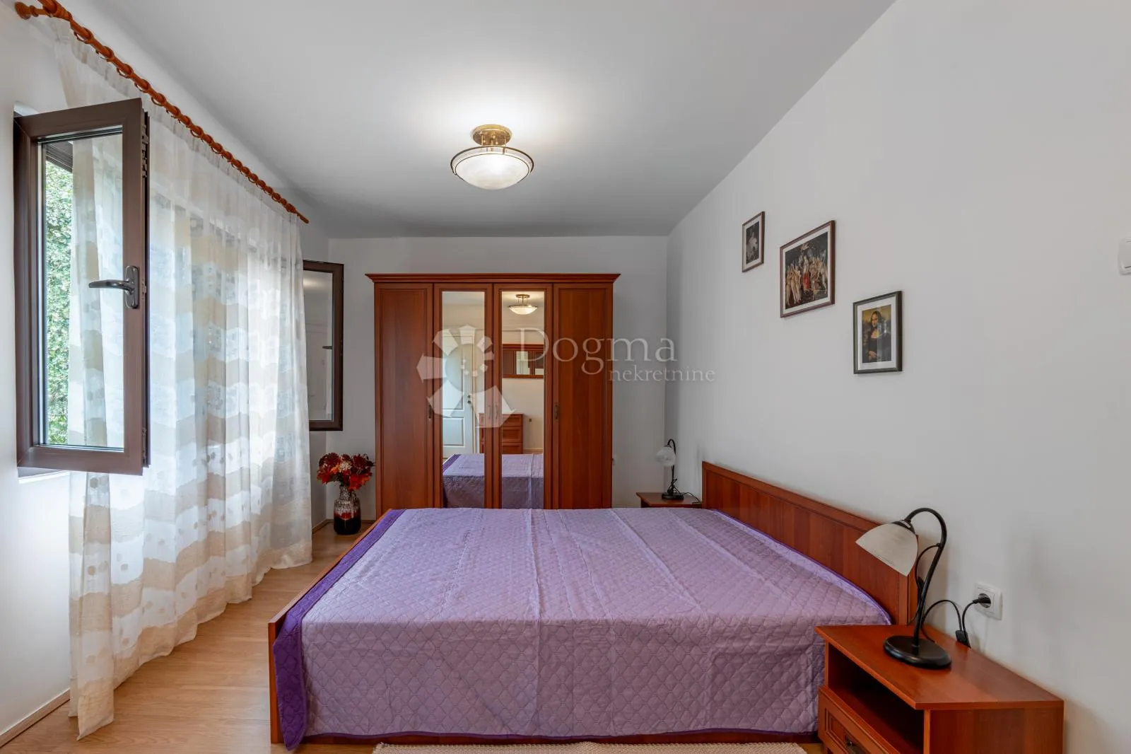 kuća sa tri velika stana blizu mora - slika 24