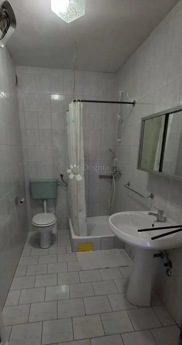 apartmanska kuća, 70m od mora, trogir - slika 15