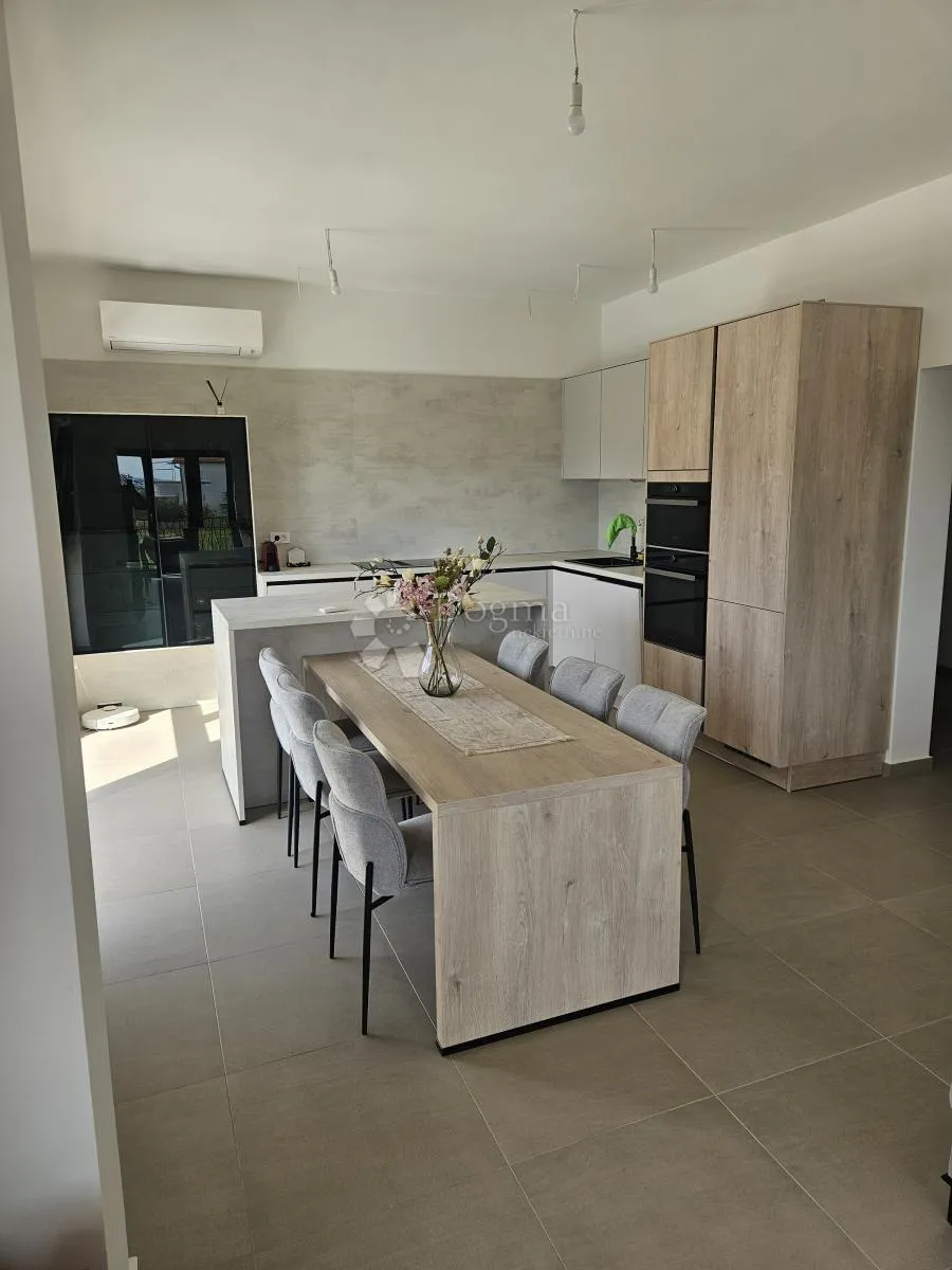 vodice duplex kuća na atraktivnoj lokaciji sa prekrasnim pogledom - slika 8