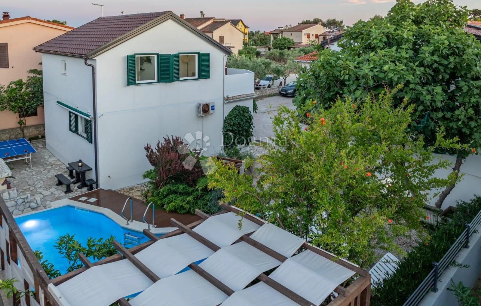 tri apartmana s bazenom - slika 45