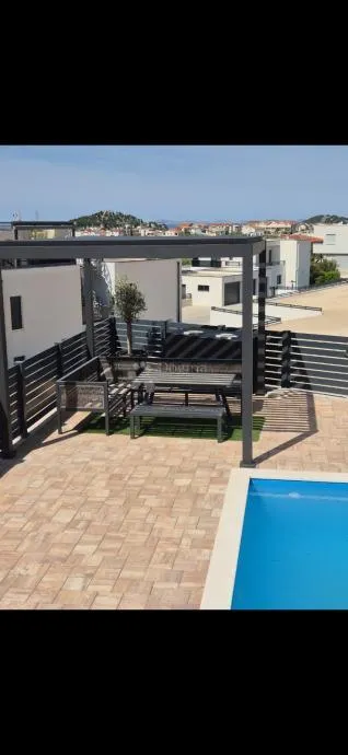 vodice – luksuzna novogradnja s bazenom i panoramskim pogledom na more - slika 16
