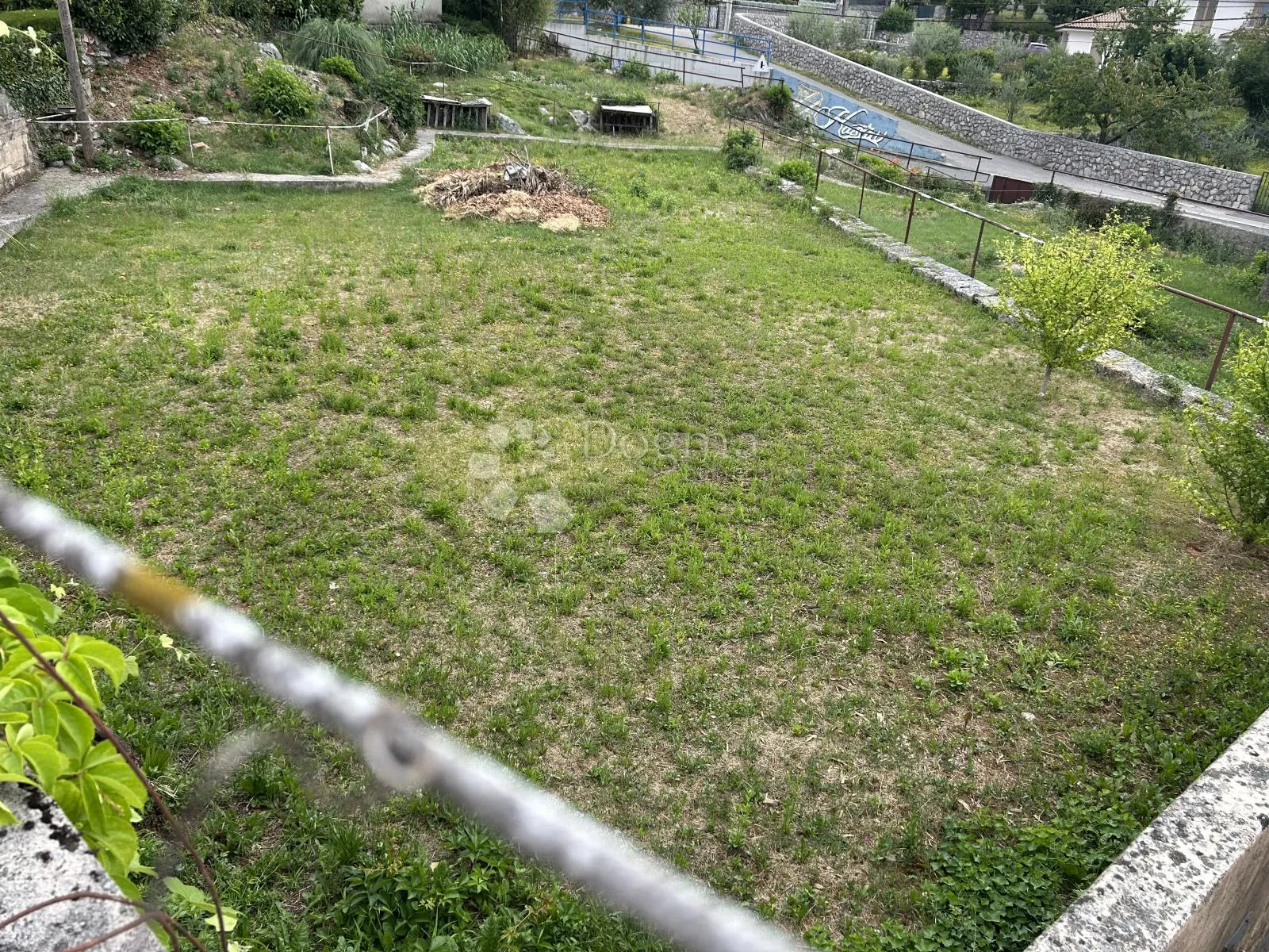 rijeka rubeši kuća sa velikom okućnicon uz glavnu cestu - slika 14