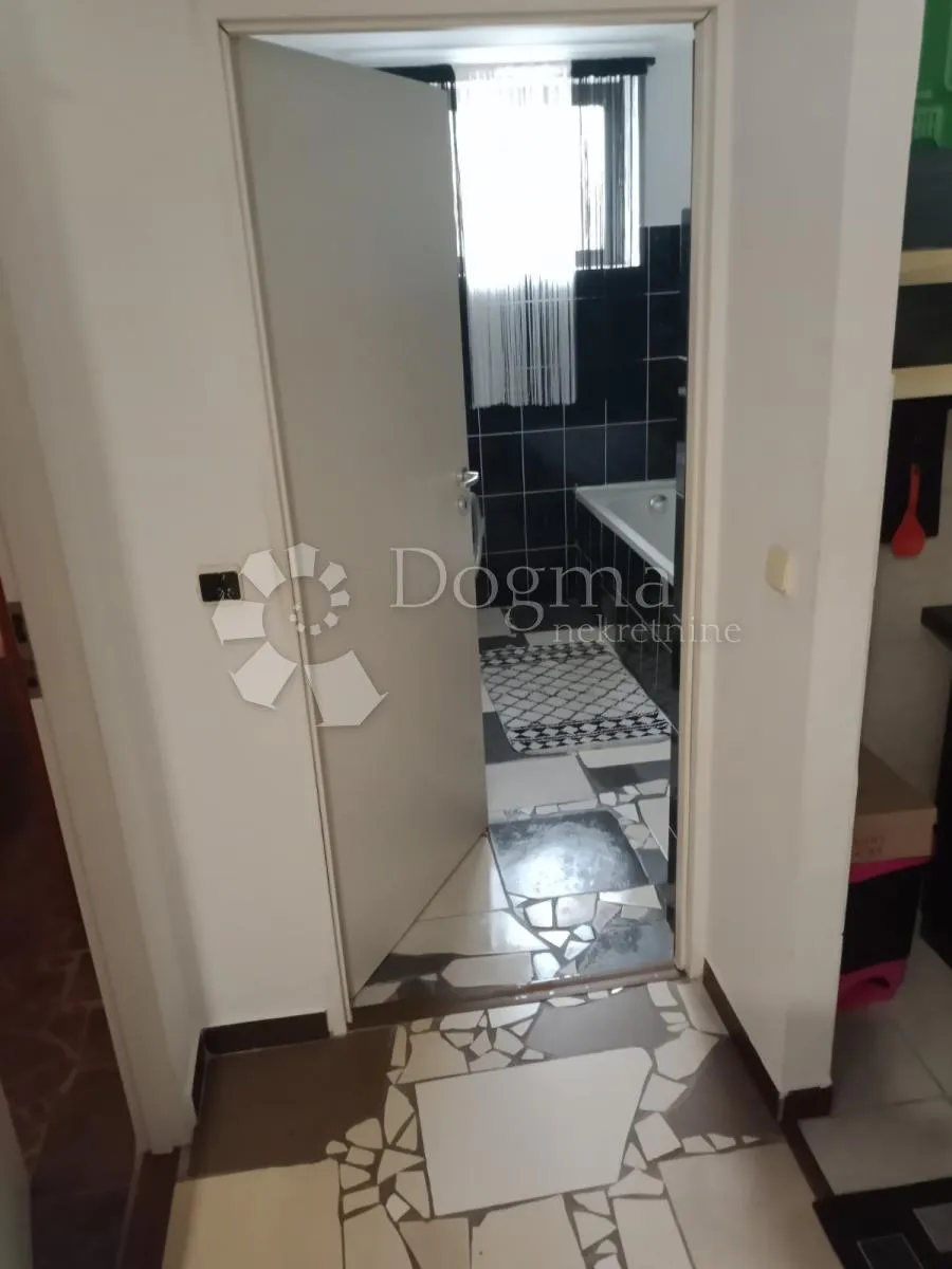 hreljin samostojeća kuća sa dva stana - slika 37