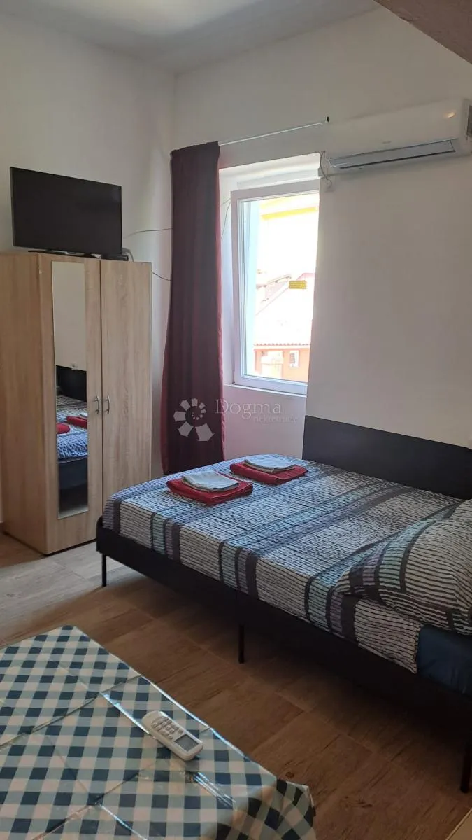 četverosoban stan u centru pule - 4 studio apartmana - slika 13