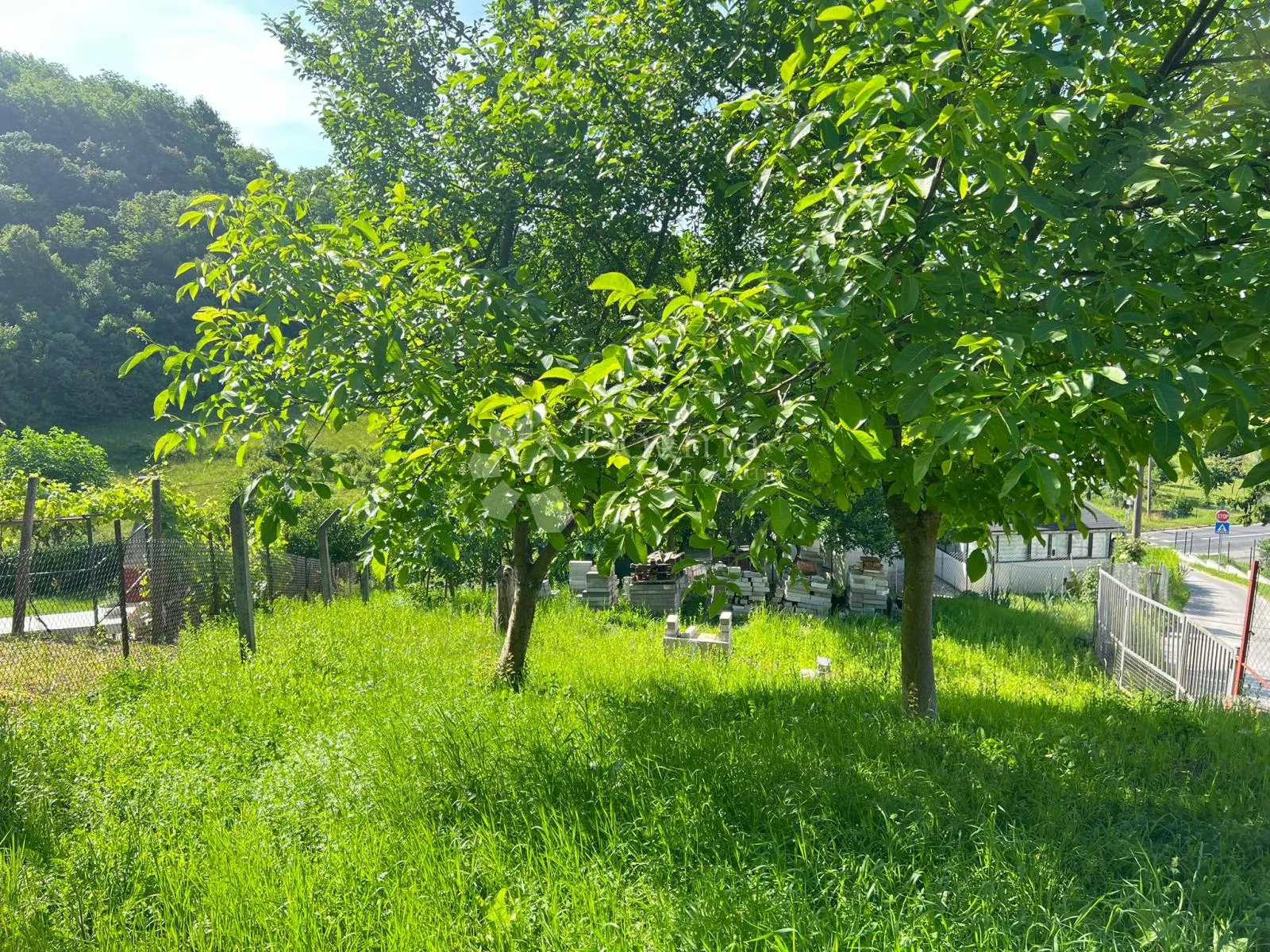 građevinsko zemljište na atraktivnoj lokaciji, između sesveta i kašine - slika 4