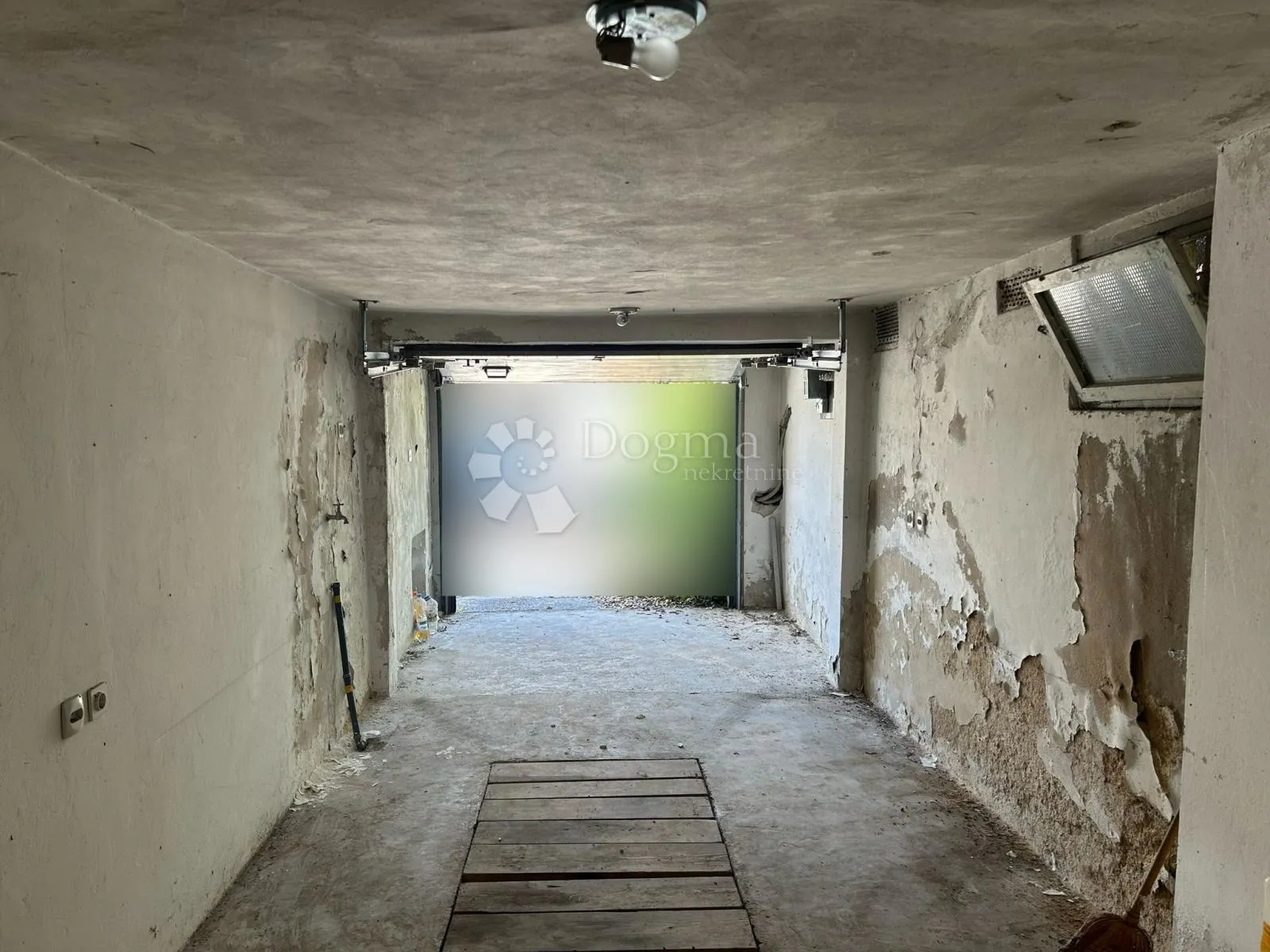 kozala – velika garaža 34 m², blizina centra - slika 3