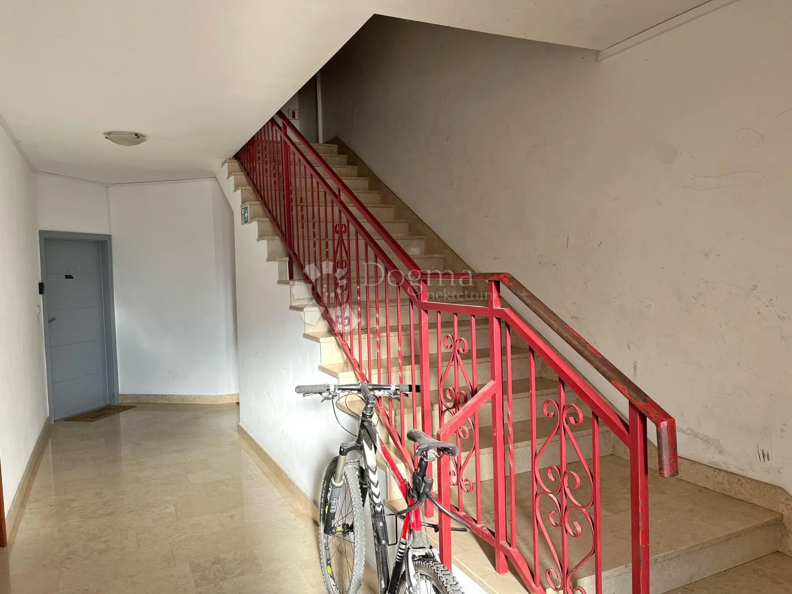 2 stana na odličnoj lokaciji u rovinju - slika 11
