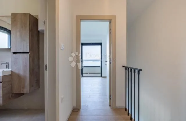 predivna samostojeća kuća sa panoramskim pogledom na more - slika 8