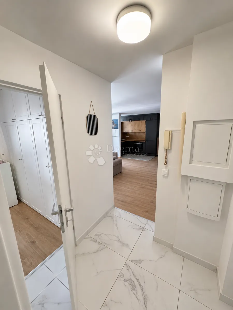 sunčan stan s prekrasnom lođom - 49.10 + 30 m2 - slika 12