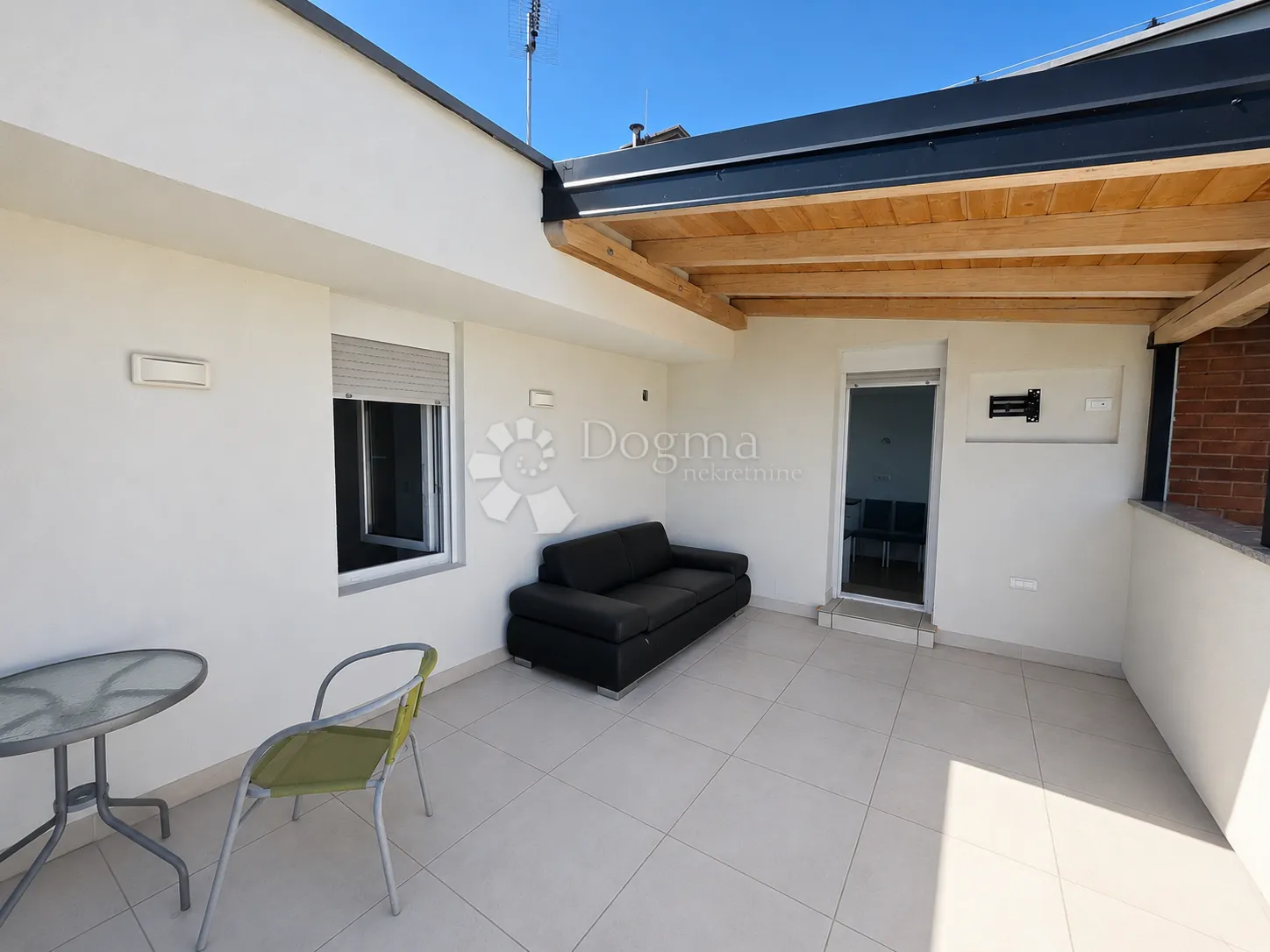 prodaja, stan, karlovac, nkp 50m² + 20m² terase, grabrik - slika 2