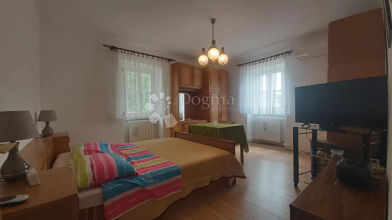 kuća u nizu s pogledom na labin - slika 9