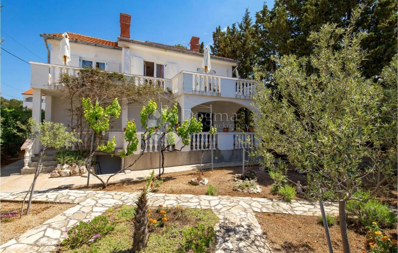 kuća u zelenoj oazi mira s pogledom na more barbat - slika 1