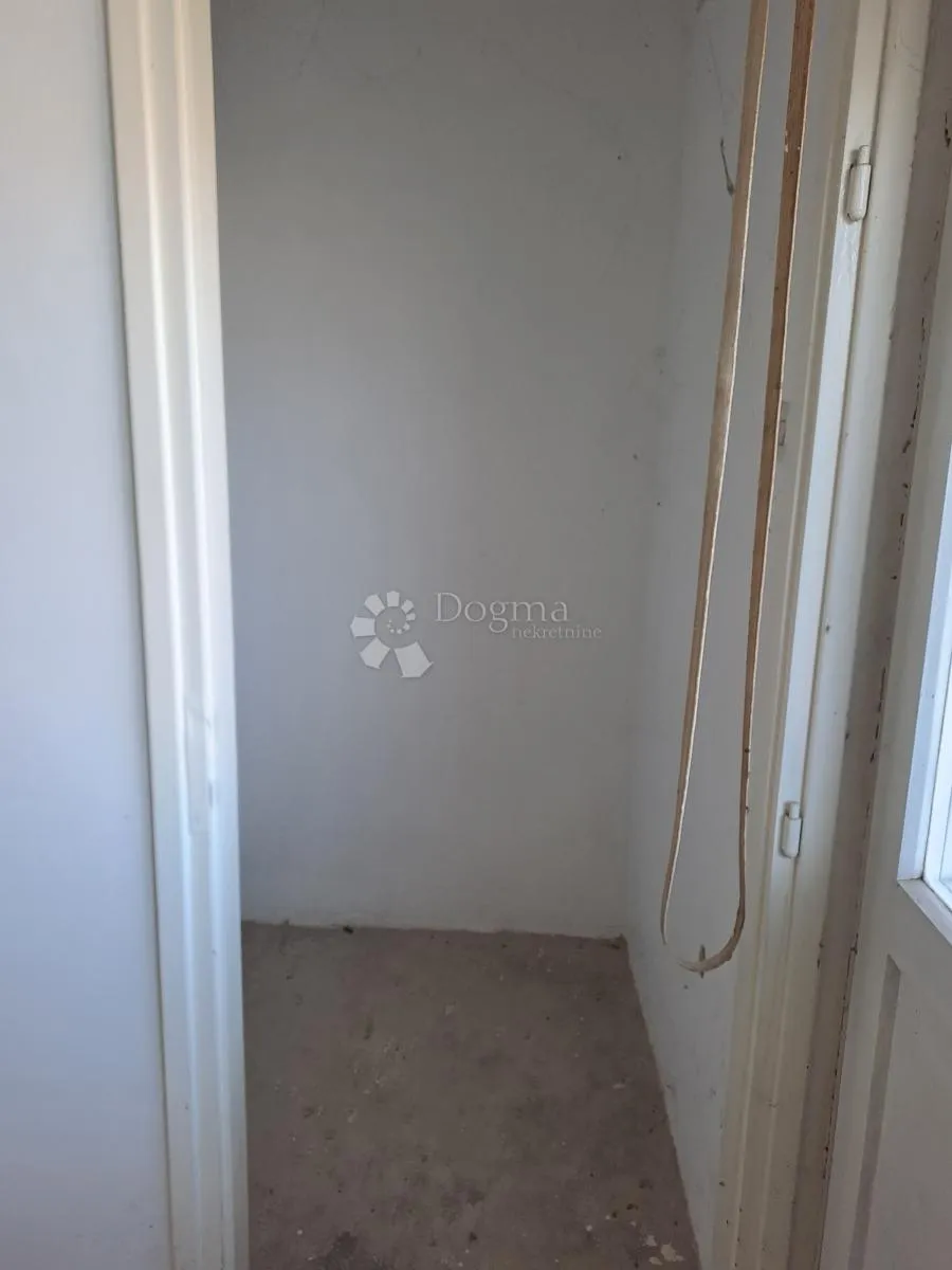 sisak - uredna dokumentacija, za adaptaciju, odlična lokacija - slika 11