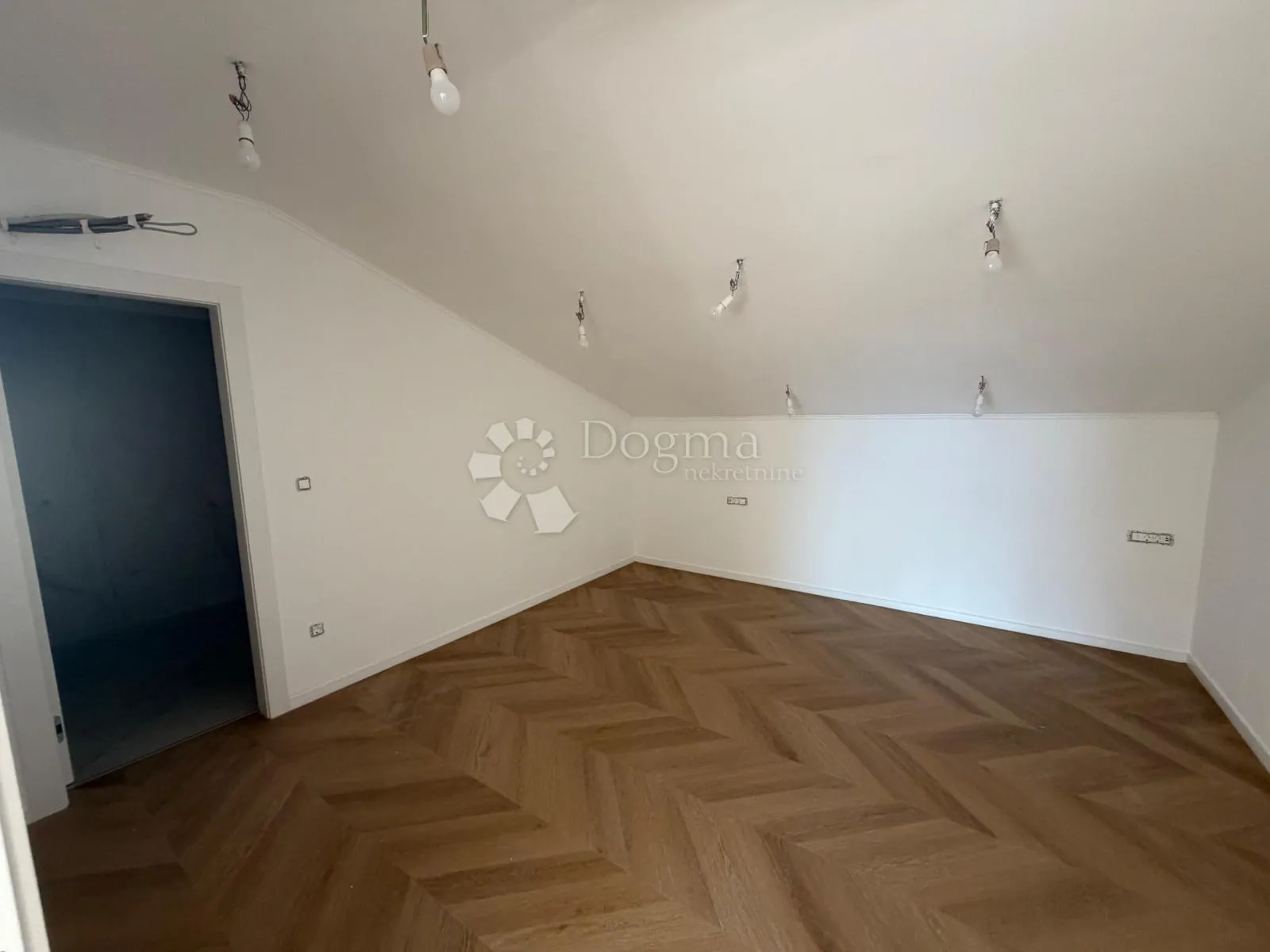 moderan višeetažni stan 220m² s pogledom na more – kostrena - slika 7
