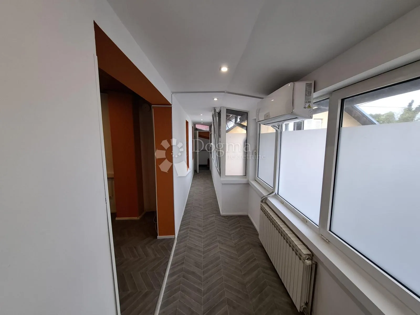 stambeno-poslovna zgrada trnje, 421 m², parking - slika 11