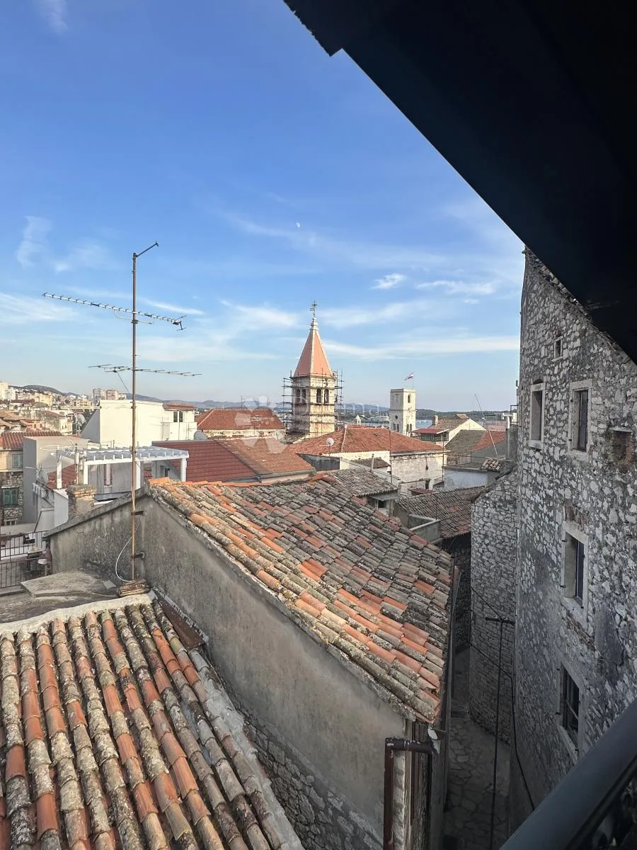 prekrasno obnovljena kamena kuća u srcu šibenika, 151 m² - slika 12