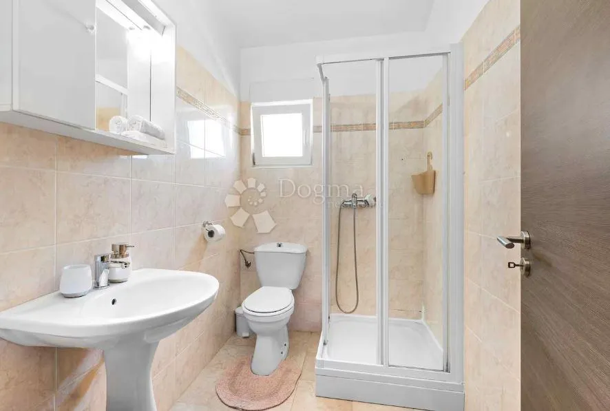 mediteranska vila rustikalnog šarma, 238 m² - slika 9