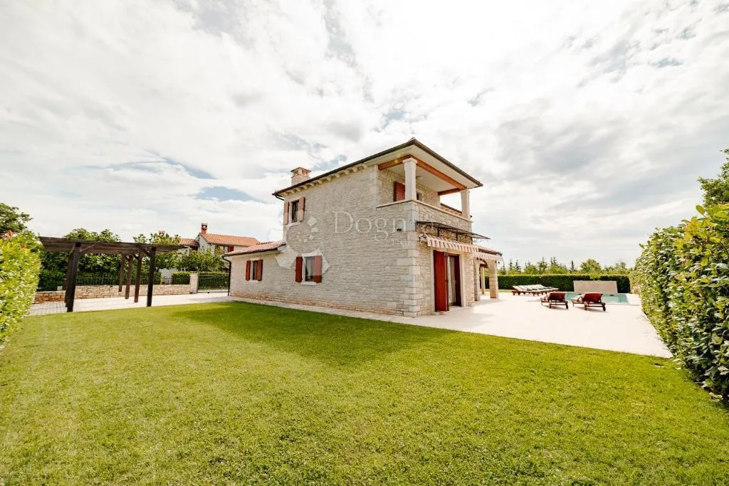 kamena vila s bazenom i 4 spvaće sobe - višnjan - slika 37