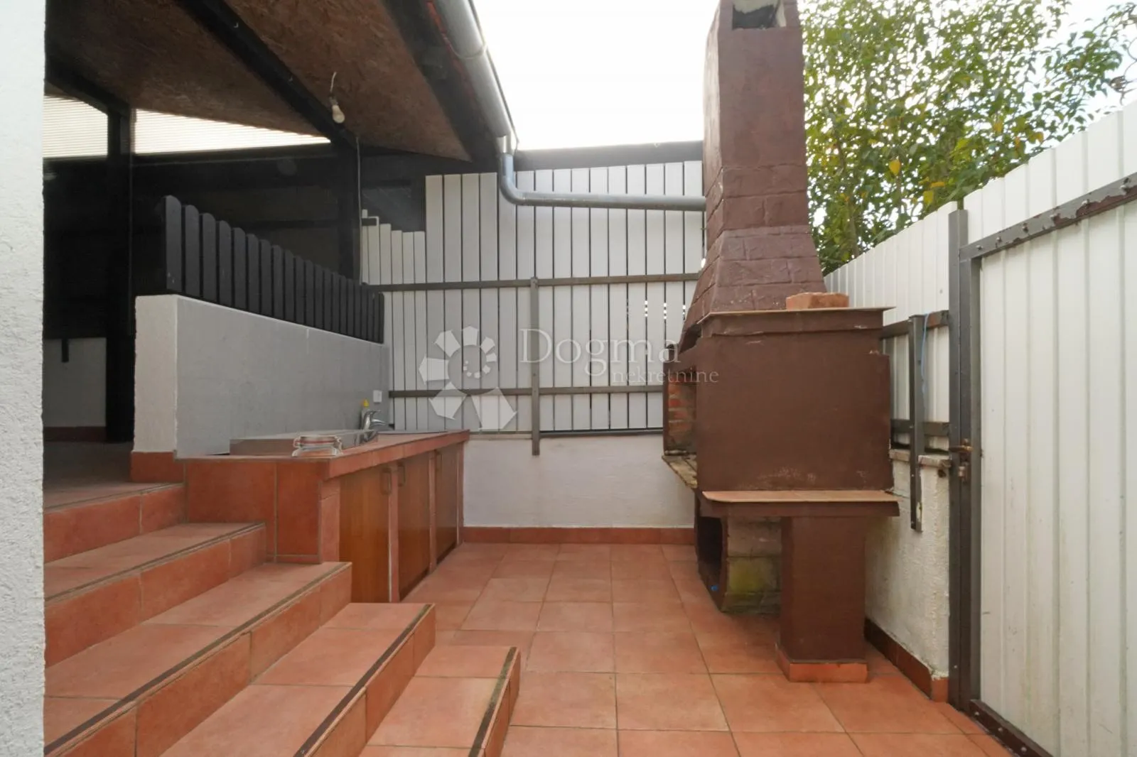 elegantna prizemnica u nizu 82 m²- červar - slika 13