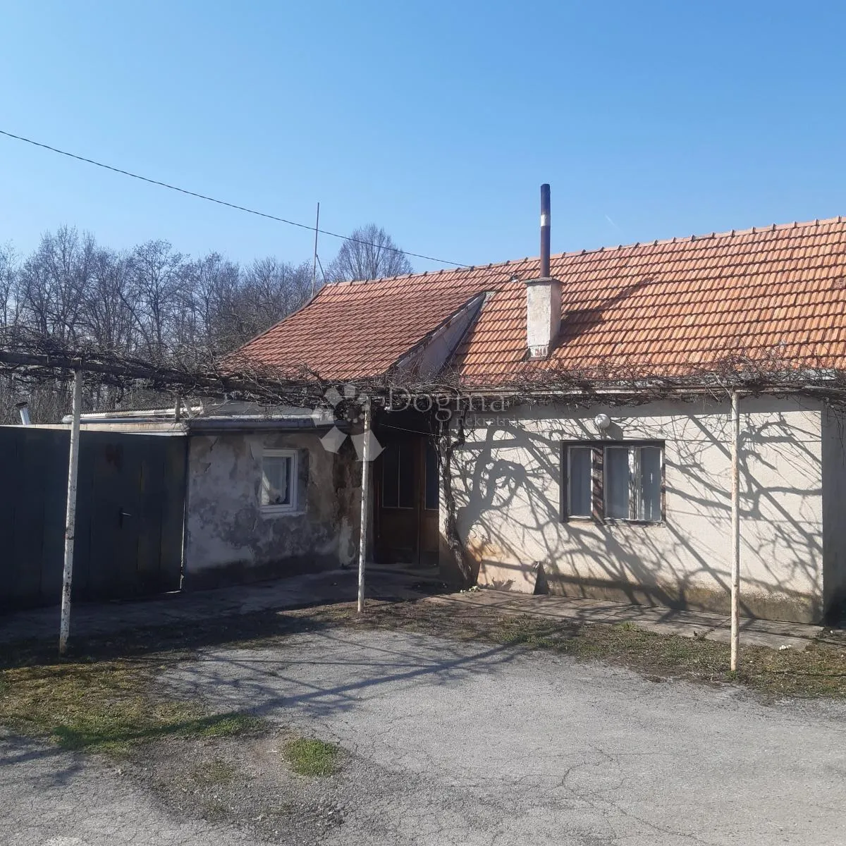 kuća sa okućnicom i zemljištem u oštarijama - slika 1