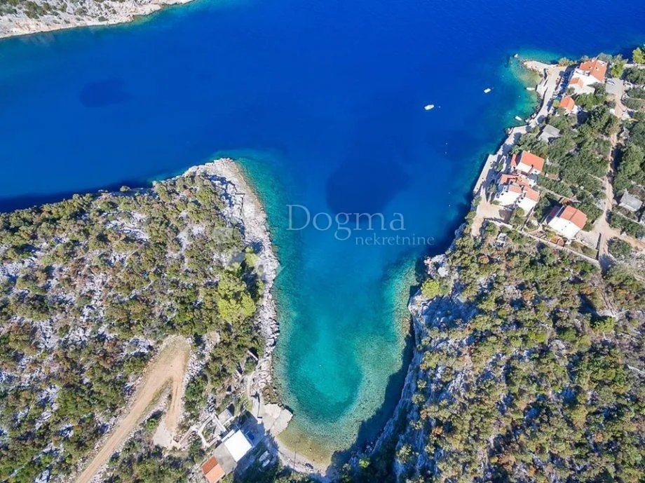 hvar- građevinsko zemljište 1. red do mora, uvala pokrivenik, 850 m² - slika 6