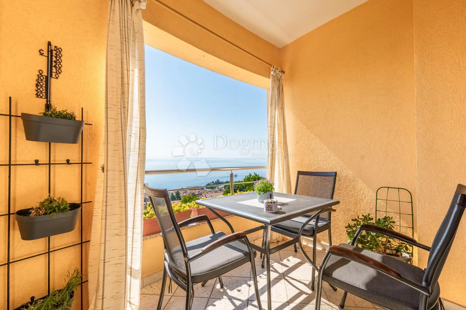 OPATIJA, dvoetažni stan s garažom