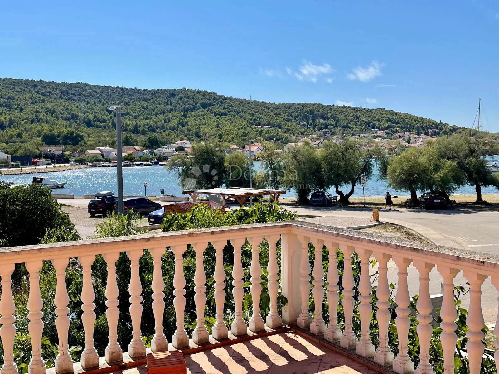 prvi red uz obalu - kuća s 2 stana - slika 8
