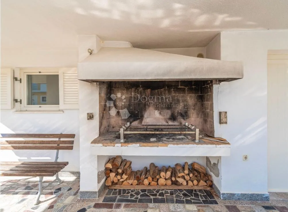villa s bazenom u privlaci - slika 22