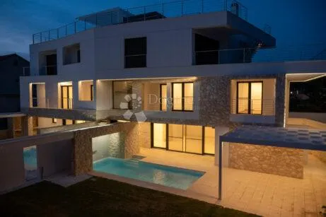 ekskluzivan duplex s bazenom, 100 m od mora - slika 4