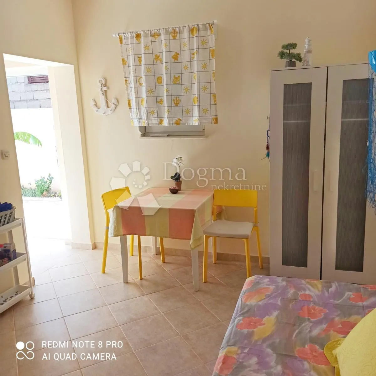 prodaja kuće 80m od mora, 6 apartmana - slika 19