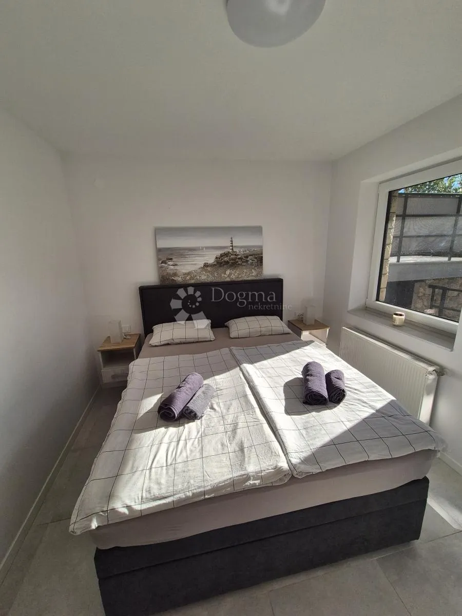 višestanbena kuća s 11 apartmana - slika 21