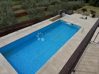 dvoetažna kuća s bazenom i dva parkirna mjesta, kaštel, istra - slika 13
