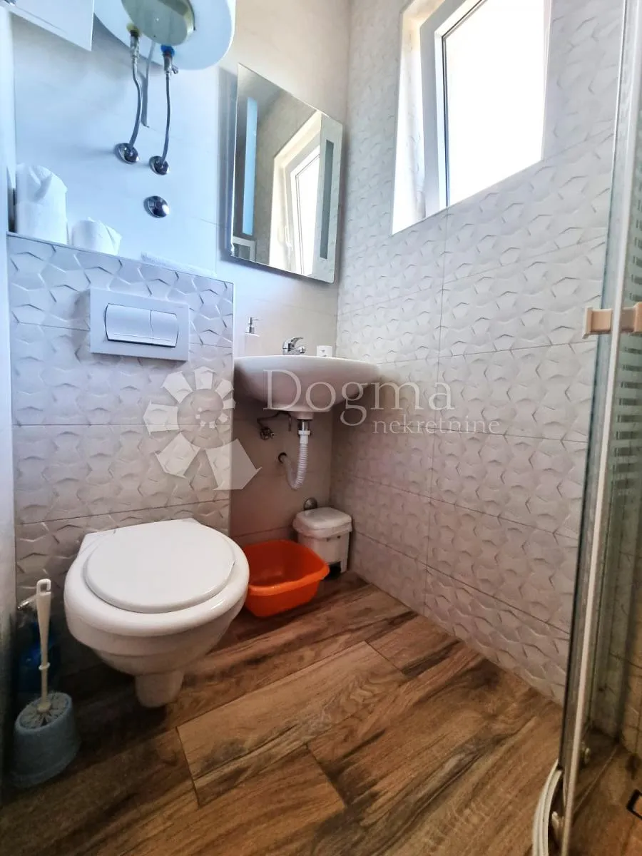 kuća sa 6 stambenih jedinica - 600m od mora! - slika 16