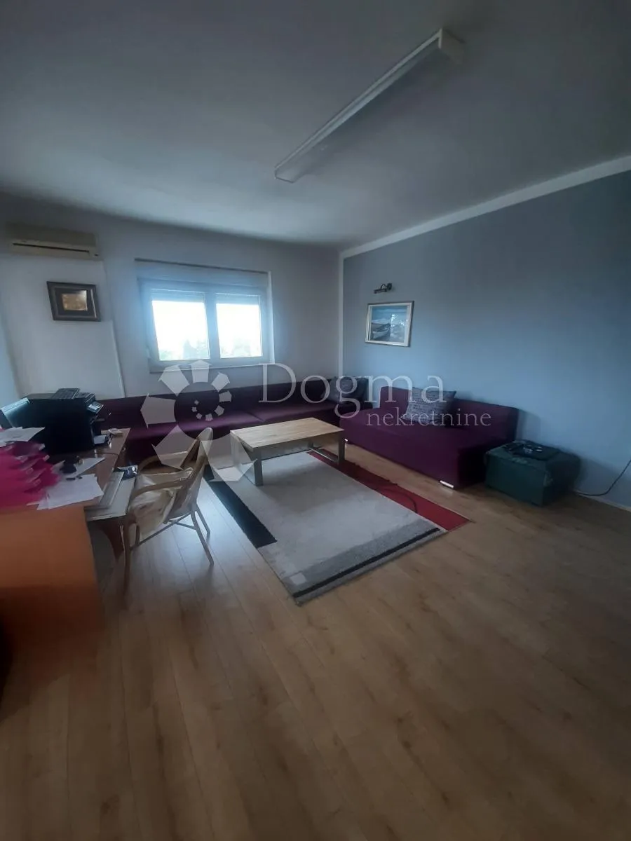 kuća na tri kata bokanjac - slika 12
