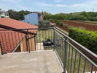 dvoetažna kuća s bazenom i dva parkirna mjesta, kaštel, istra - slika 14