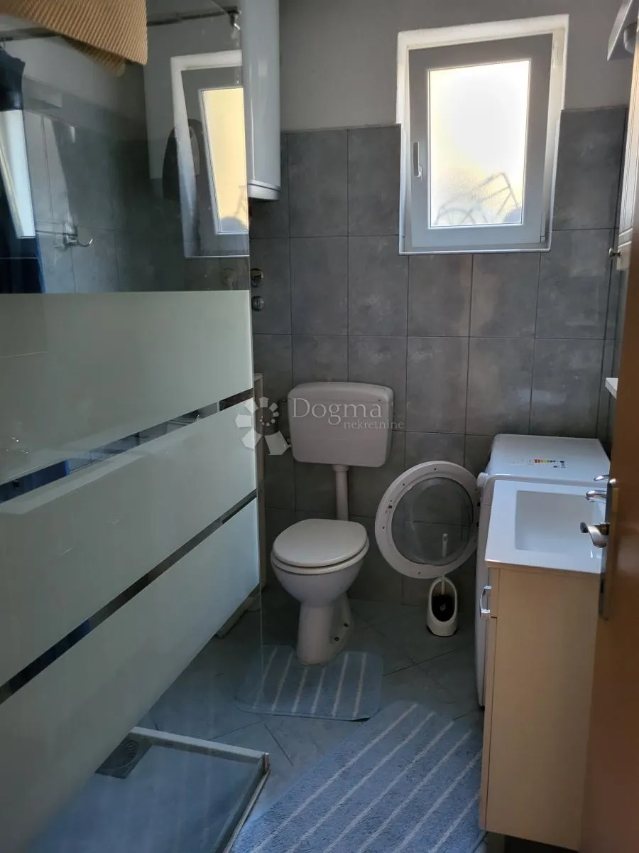 kuća u neposrednoj blizini mora - slika 9