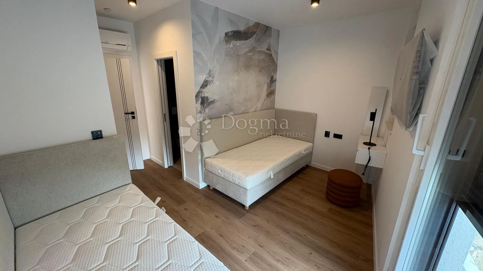 pag, luksuzna vila s bazenom-80m od mora - slika 24