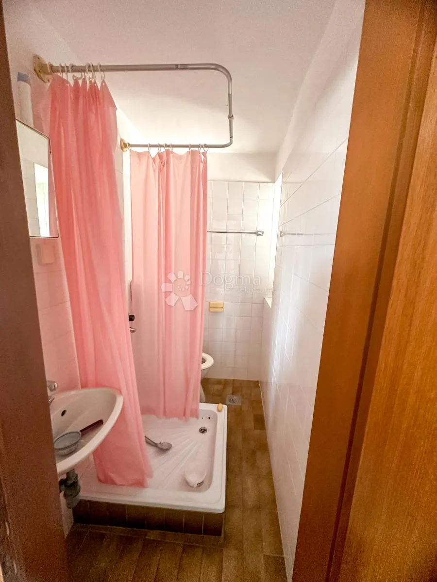 renovirana kamena kuća u srcu primoštena, 150 m2 - slika 9