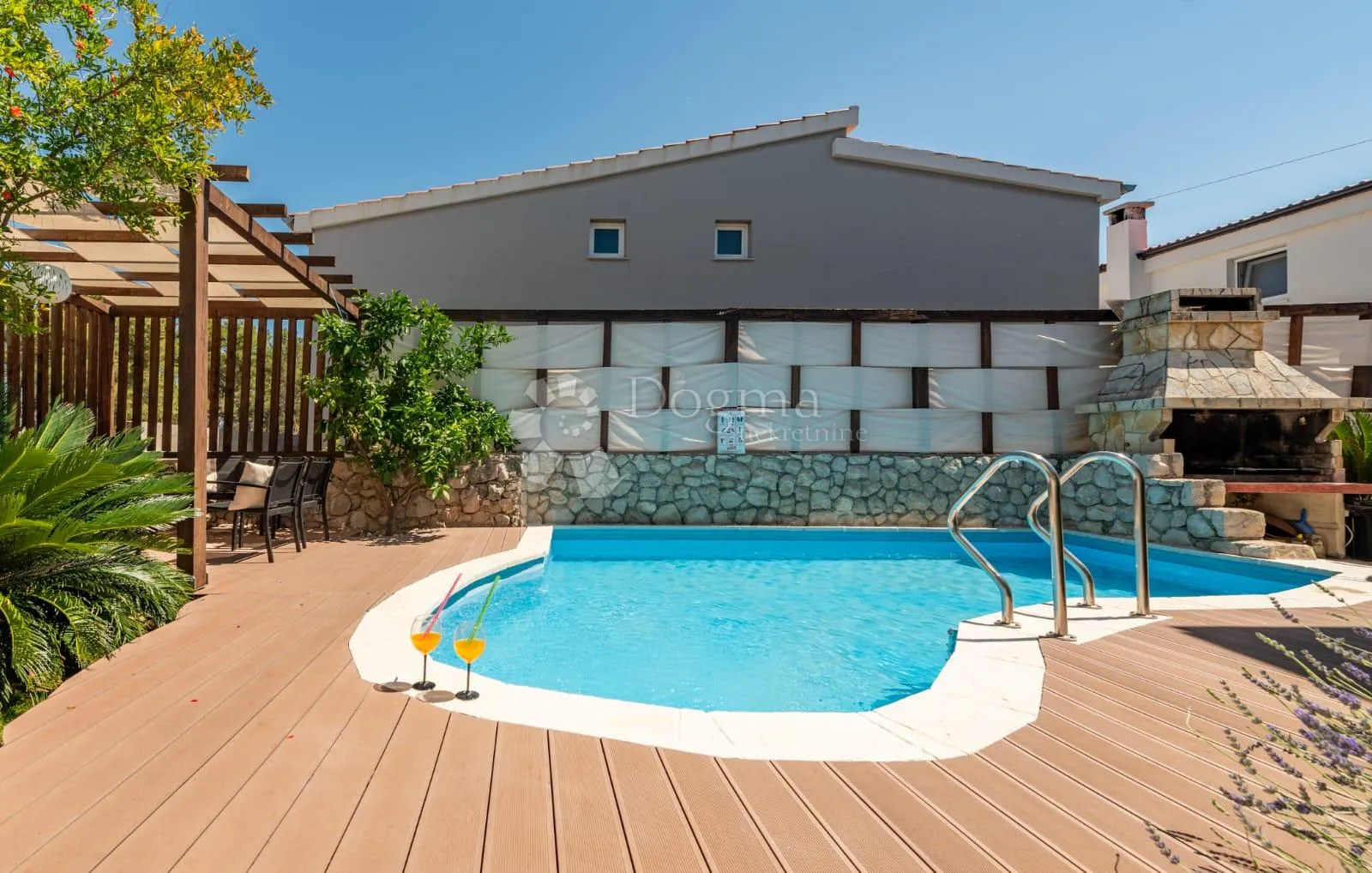 tri apartmana s bazenom - slika 78