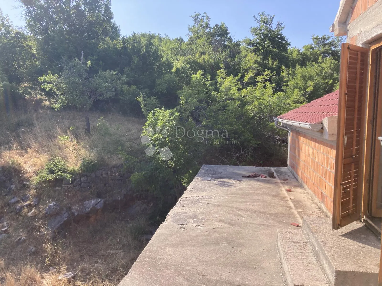 perspektivna kuća kraj izvora cetine - slika 5