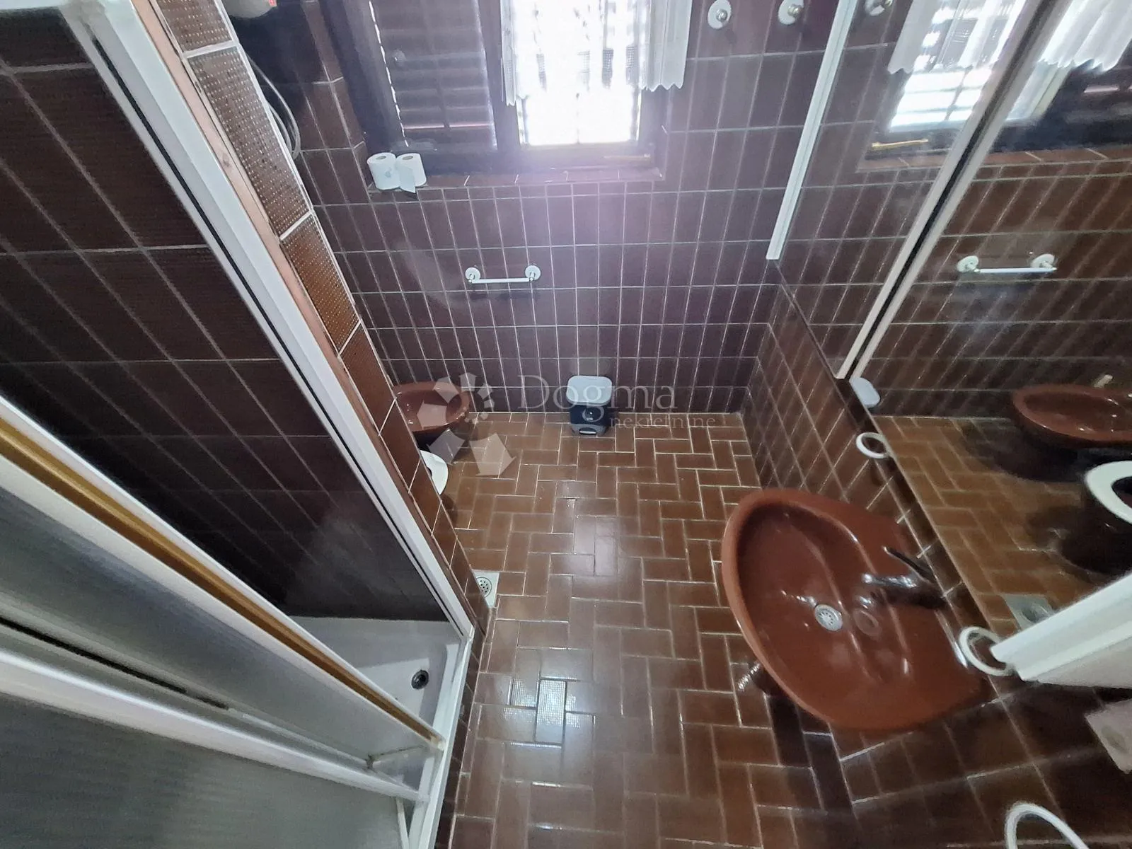 samostojeća kuća sa 3 apartmana - slika 14